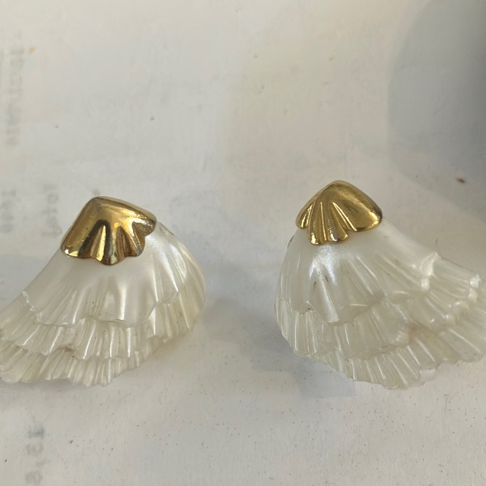 Multi tiered fan look earrings